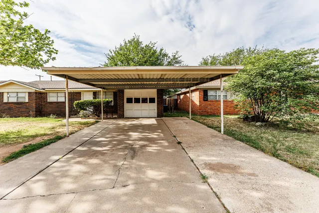 Photo 2 — 5517 16th Place, Lubbock, TX 79416