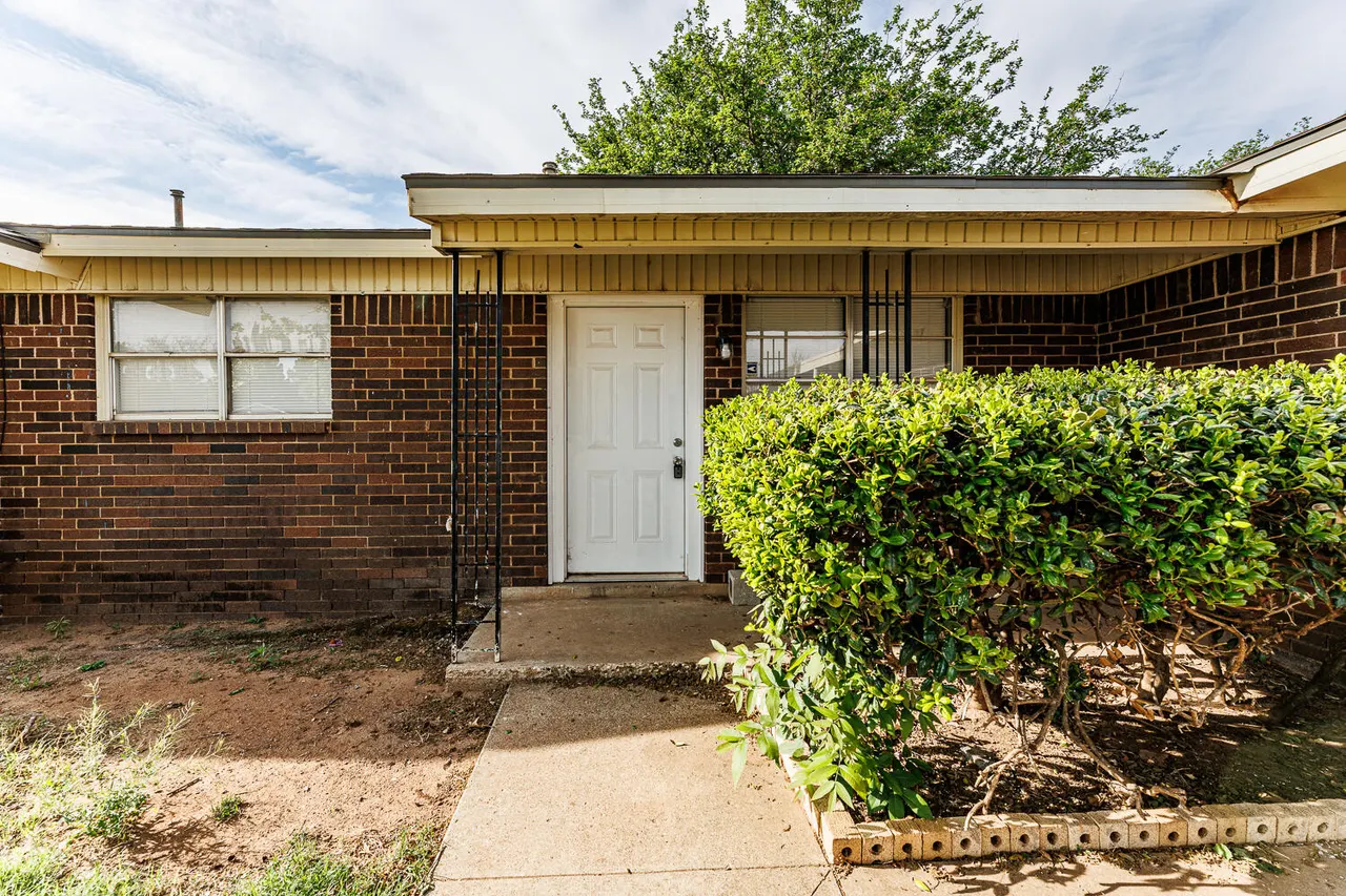 Photo 4 — 5517 16th Place, Lubbock, TX 79416
