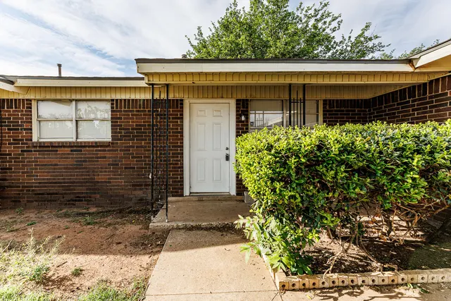 Photo 4 — 5517 16th Place, Lubbock, TX 79416