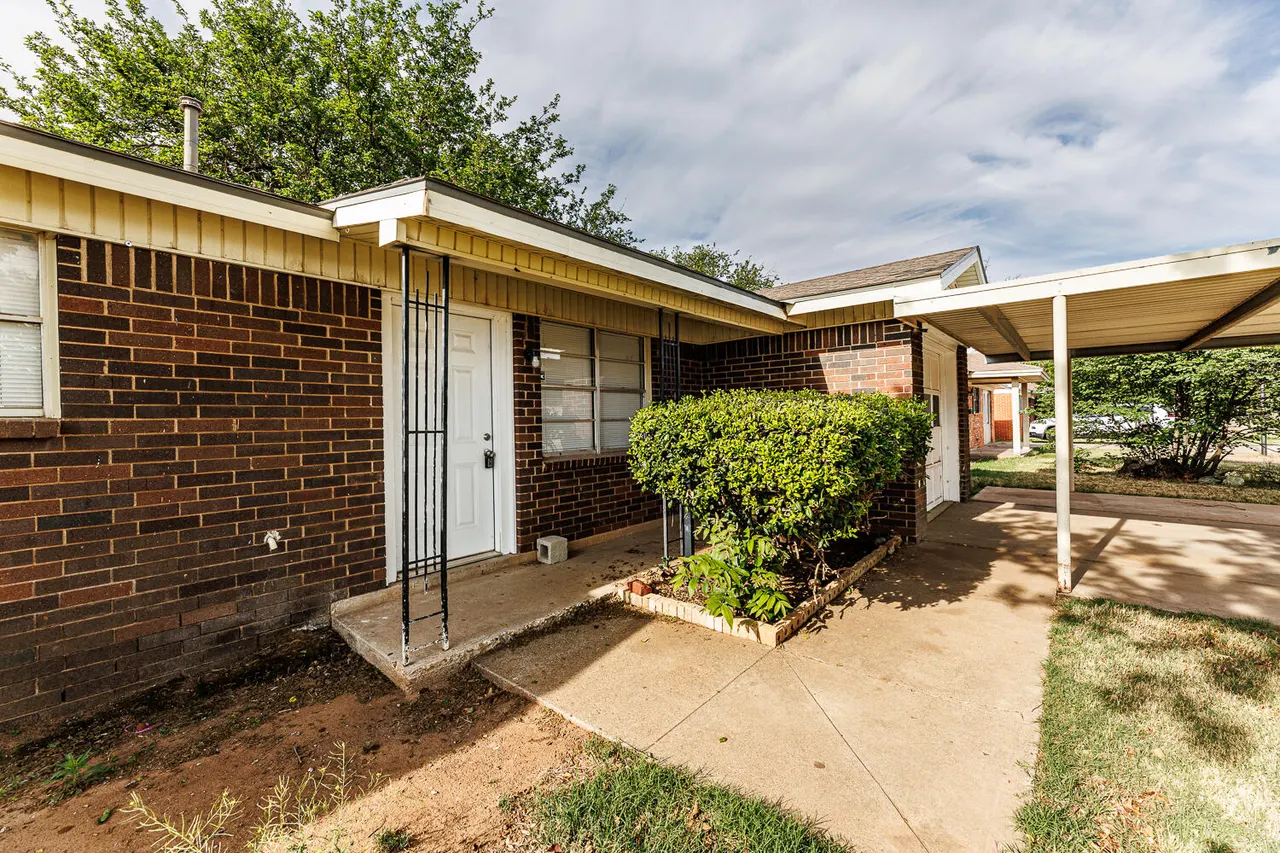Photo 5 — 5517 16th Place, Lubbock, TX 79416