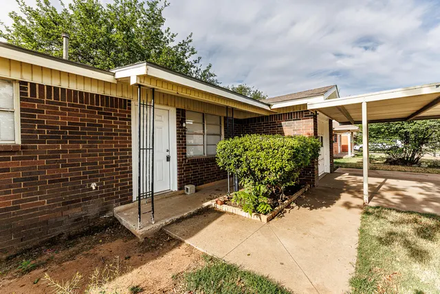 Photo 5 — 5517 16th Place, Lubbock, TX 79416