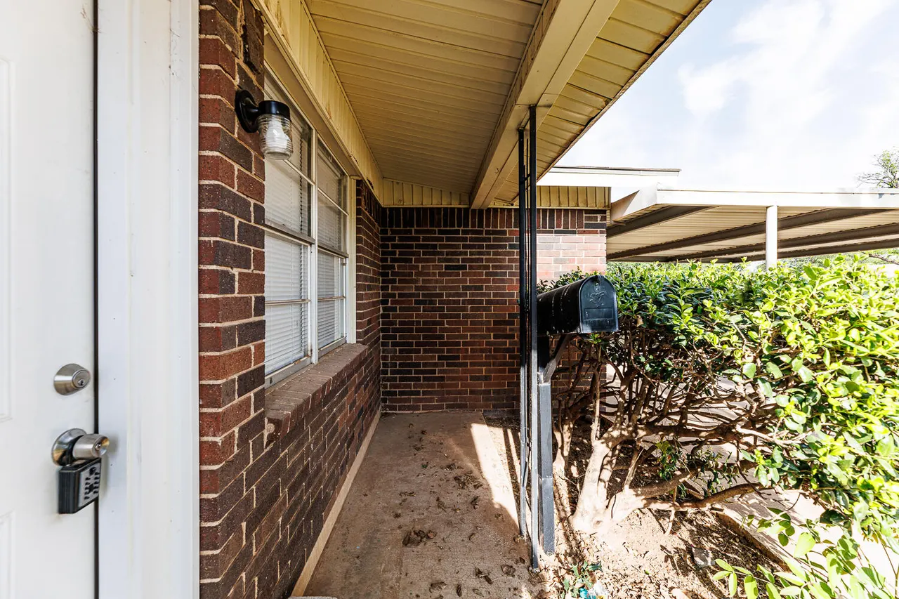 Photo 6 — 5517 16th Place, Lubbock, TX 79416
