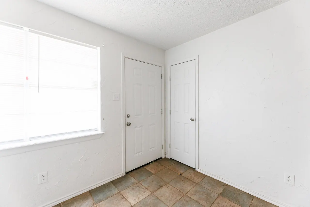 Photo 9 — 5517 16th Place, Lubbock, TX 79416