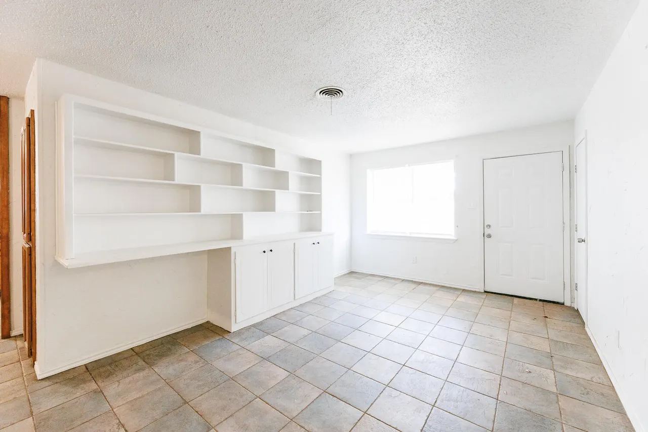 Photo 11 — 5517 16th Place, Lubbock, TX 79416