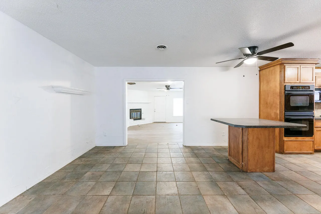Photo 12 — 5517 16th Place, Lubbock, TX 79416