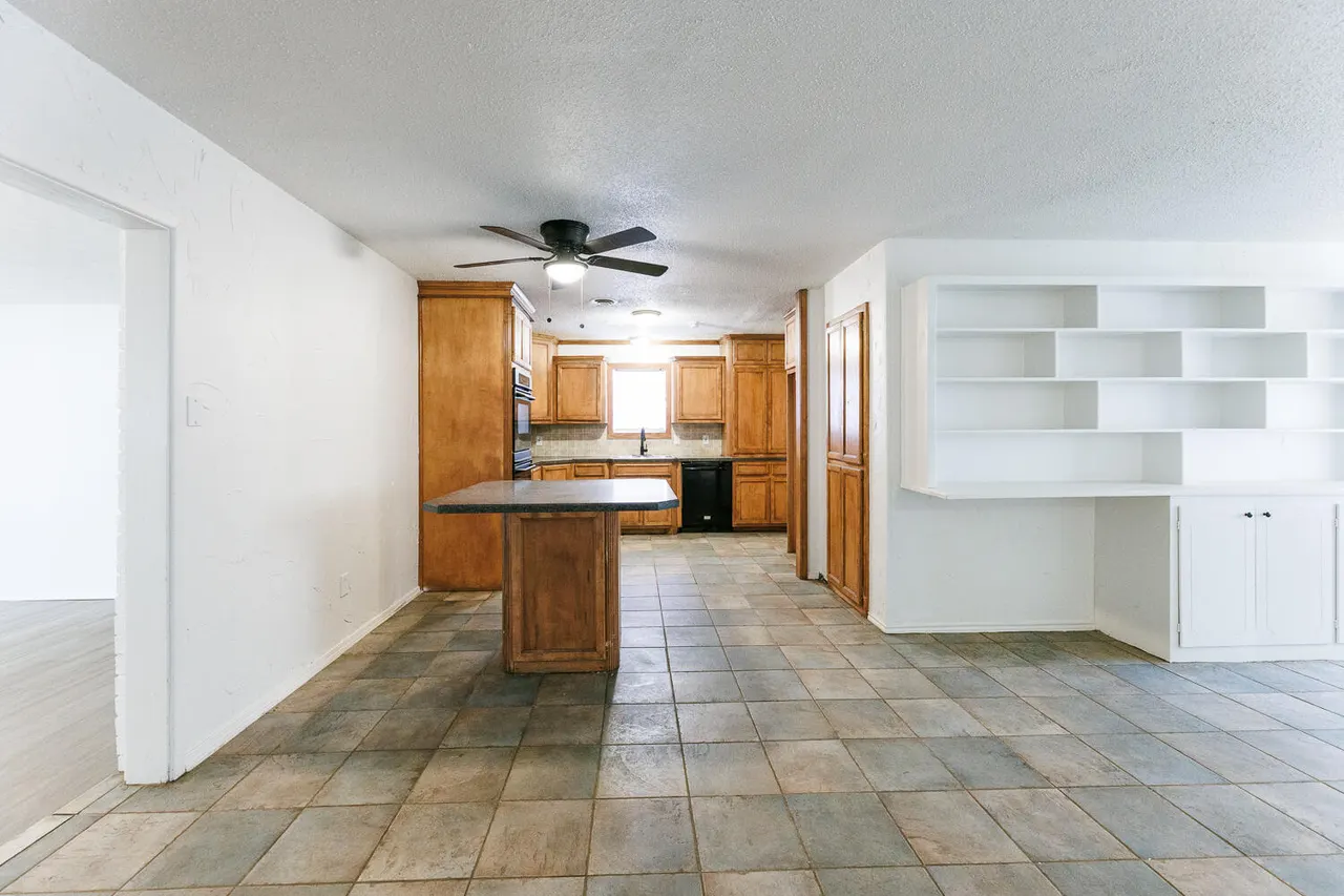 Photo 13 — 5517 16th Place, Lubbock, TX 79416