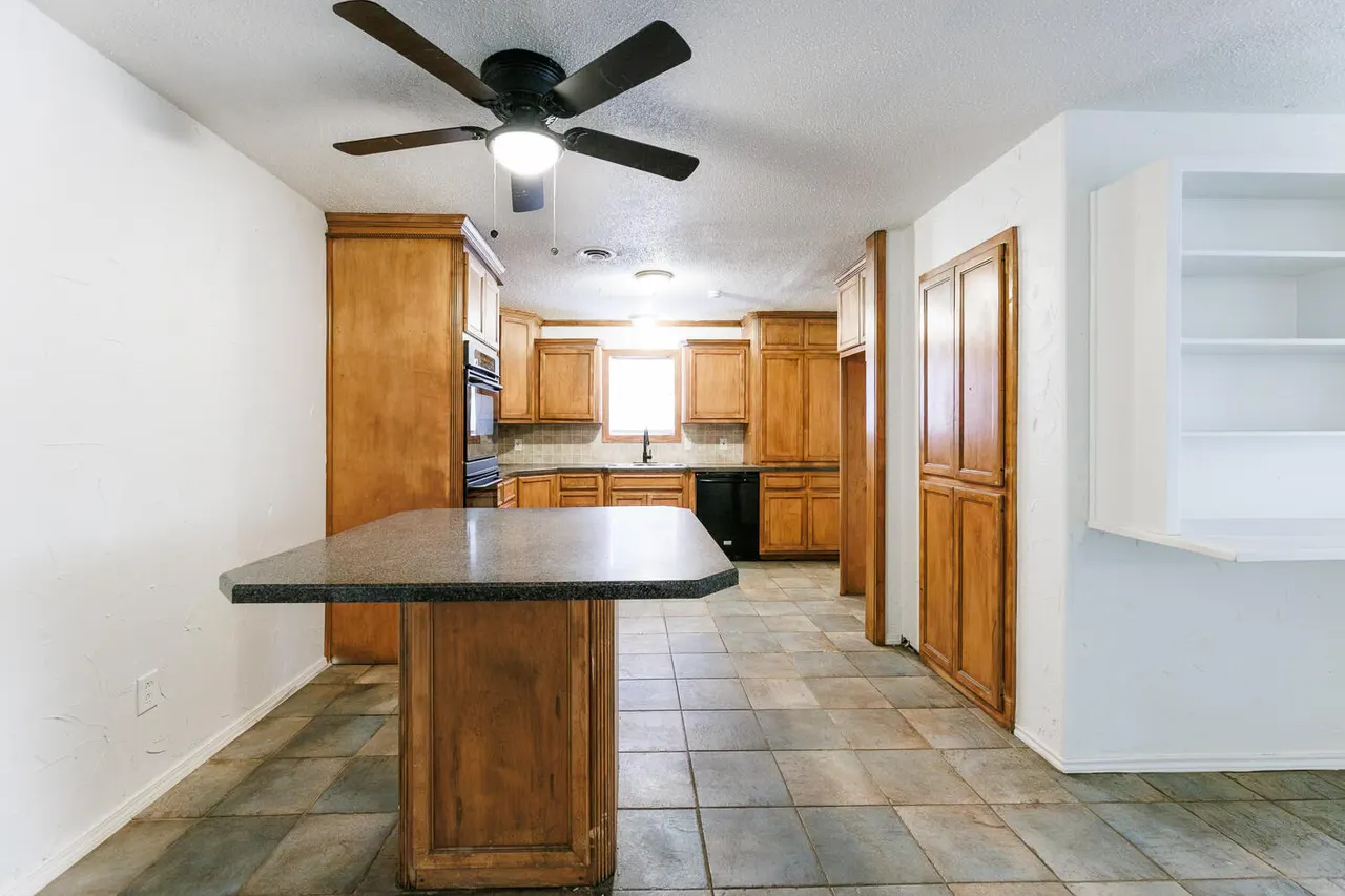 Photo 14 — 5517 16th Place, Lubbock, TX 79416