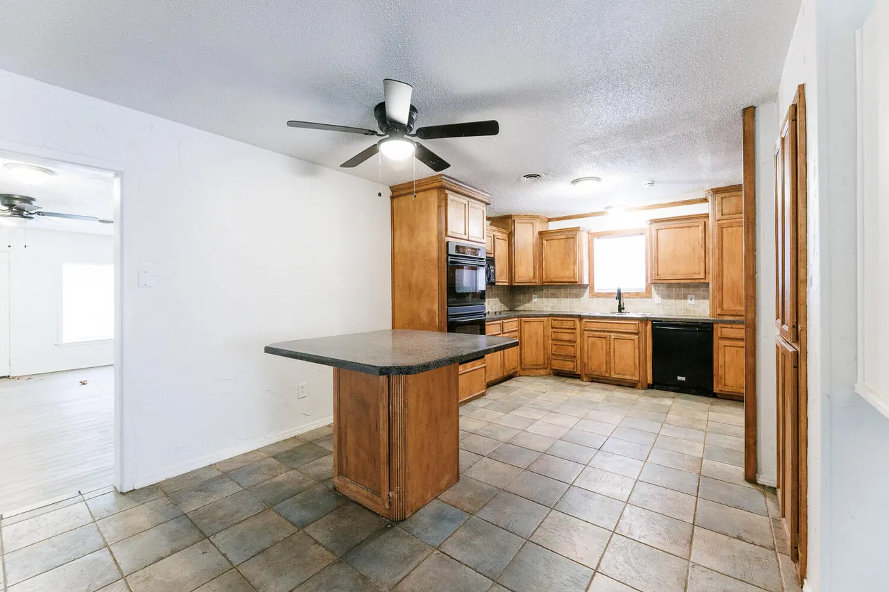 Photo 15 — 5517 16th Place, Lubbock, TX 79416