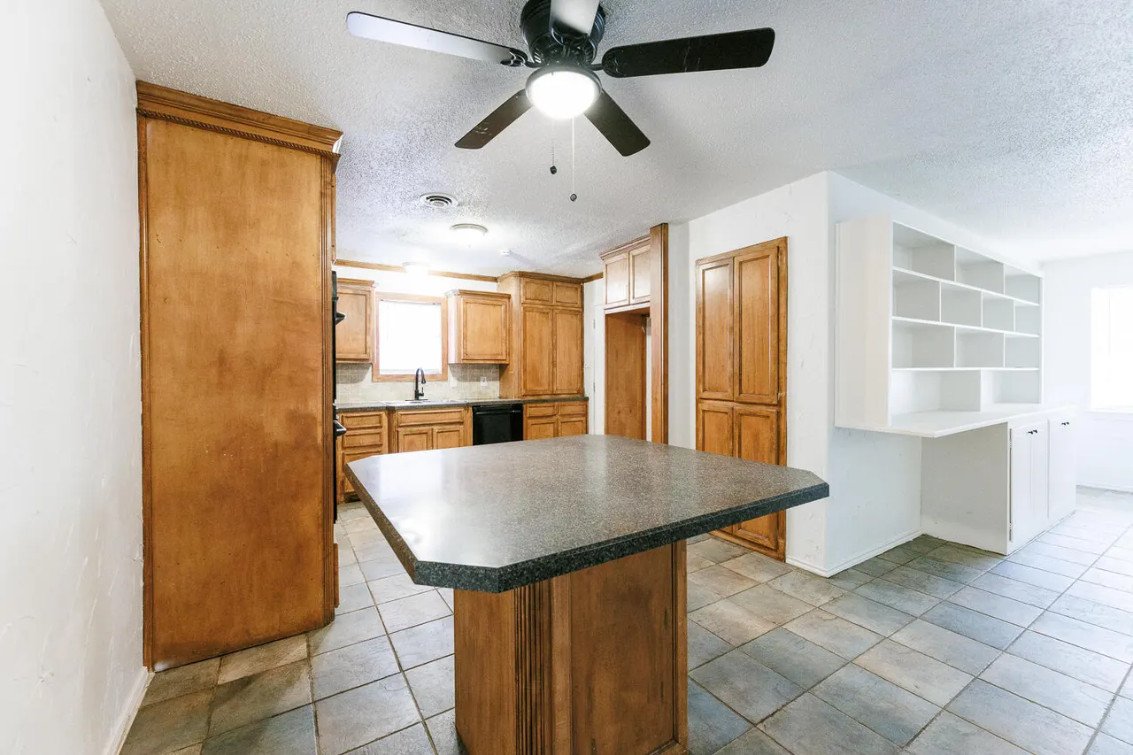 Photo 16 — 5517 16th Place, Lubbock, TX 79416