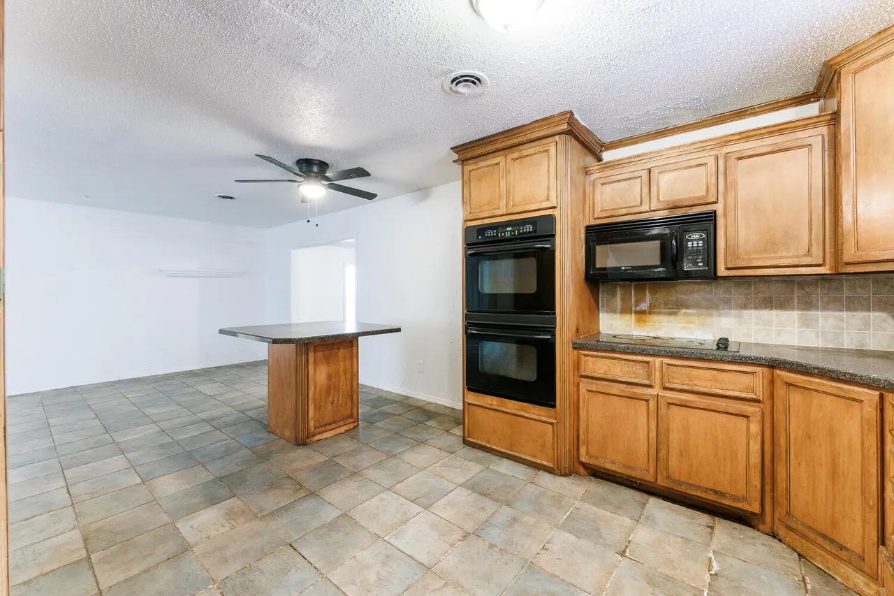 Photo 18 — 5517 16th Place, Lubbock, TX 79416