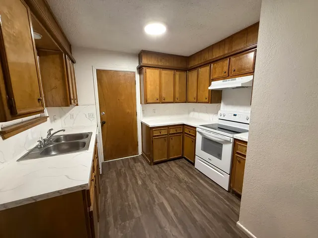 Photo 5 — 1303 80th Street B, Lubbock, TX 79423