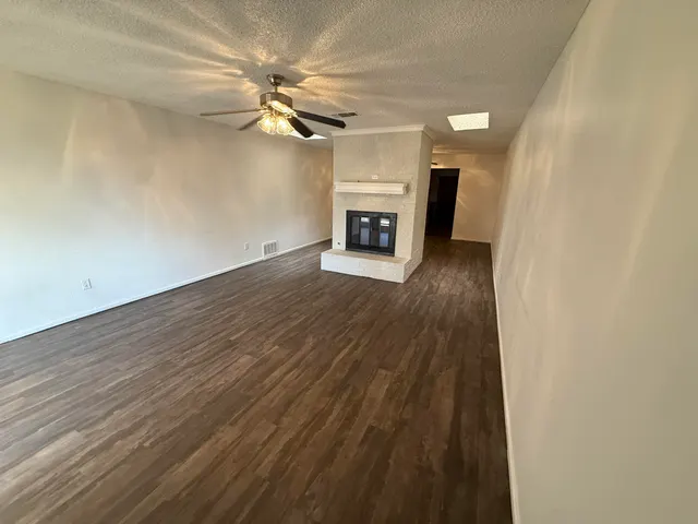 Photo 8 — 1303 80th Street B, Lubbock, TX 79423