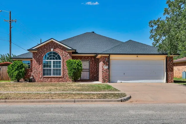 Photo 3 — 2416 92nd Street, Lubbock, TX 79423