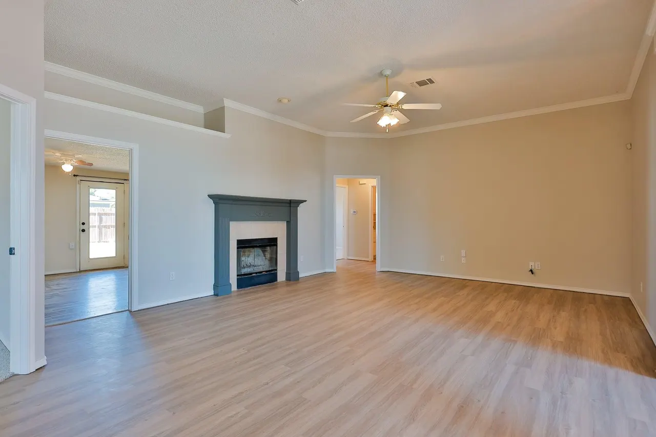 Photo 13 — 2416 92nd Street, Lubbock, TX 79423