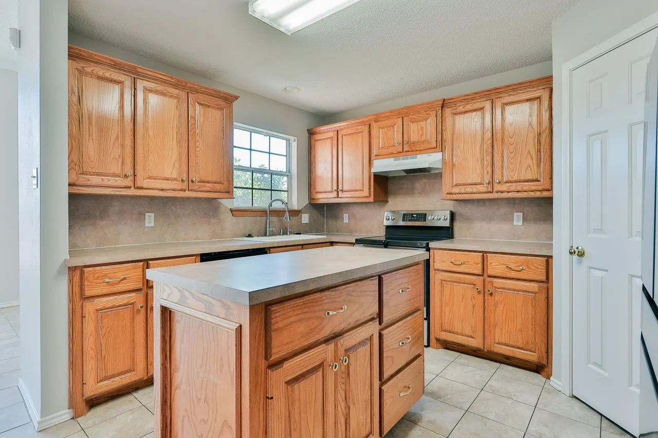 Photo 9 — 2416 92nd Street, Lubbock, TX 79423