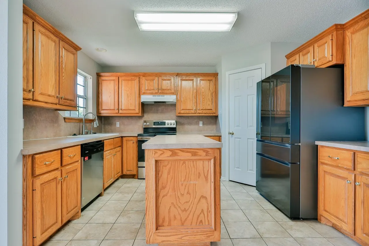 Photo 11 — 2416 92nd Street, Lubbock, TX 79423