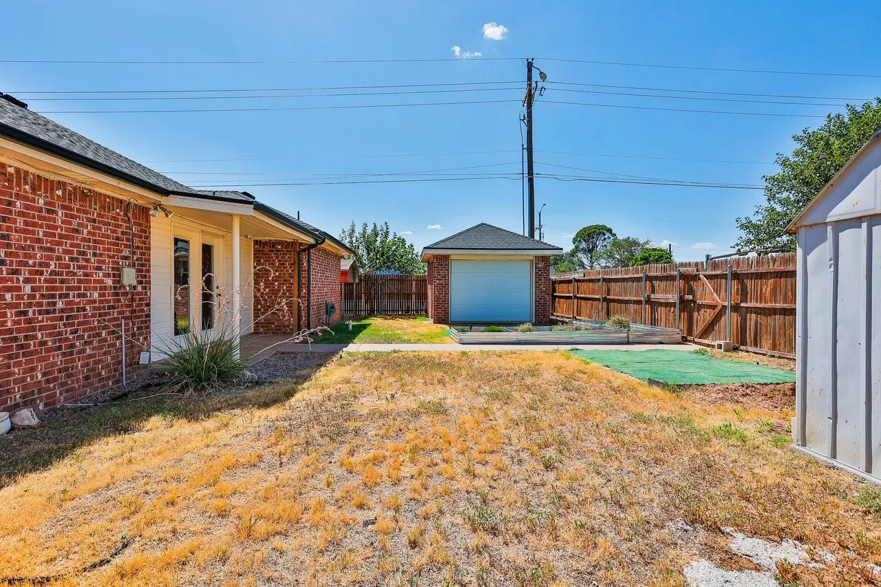Photo 5 — 2416 92nd Street, Lubbock, TX 79423