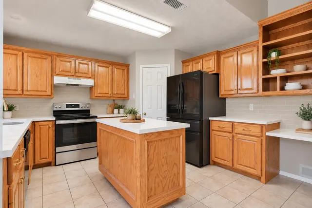 Photo 6 — 2416 92nd Street, Lubbock, TX 79423