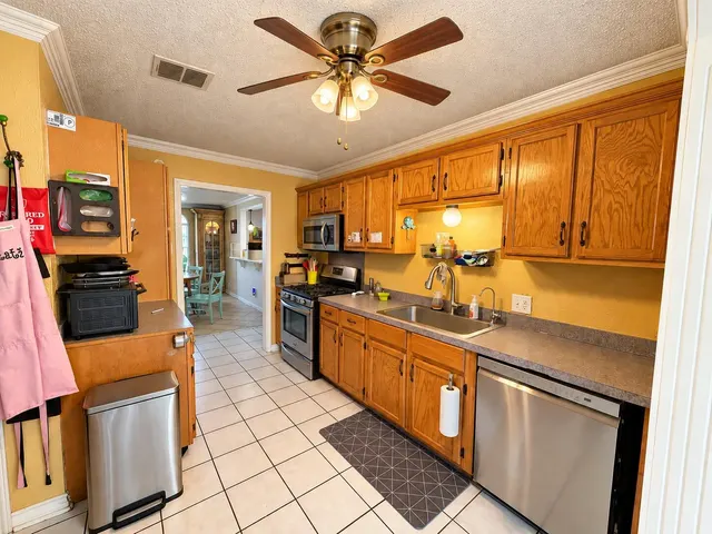Photo 7 — 706 NW 12th Street, Andrews, TX 79714