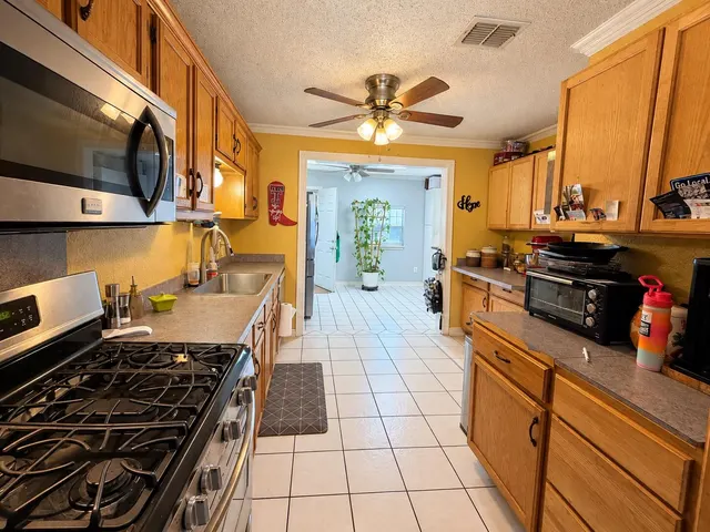 Photo 8 — 706 NW 12th Street, Andrews, TX 79714