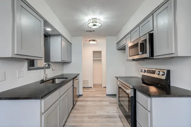 Photo 6 — 312 E 16th Street, Wolfforth, TX 79382