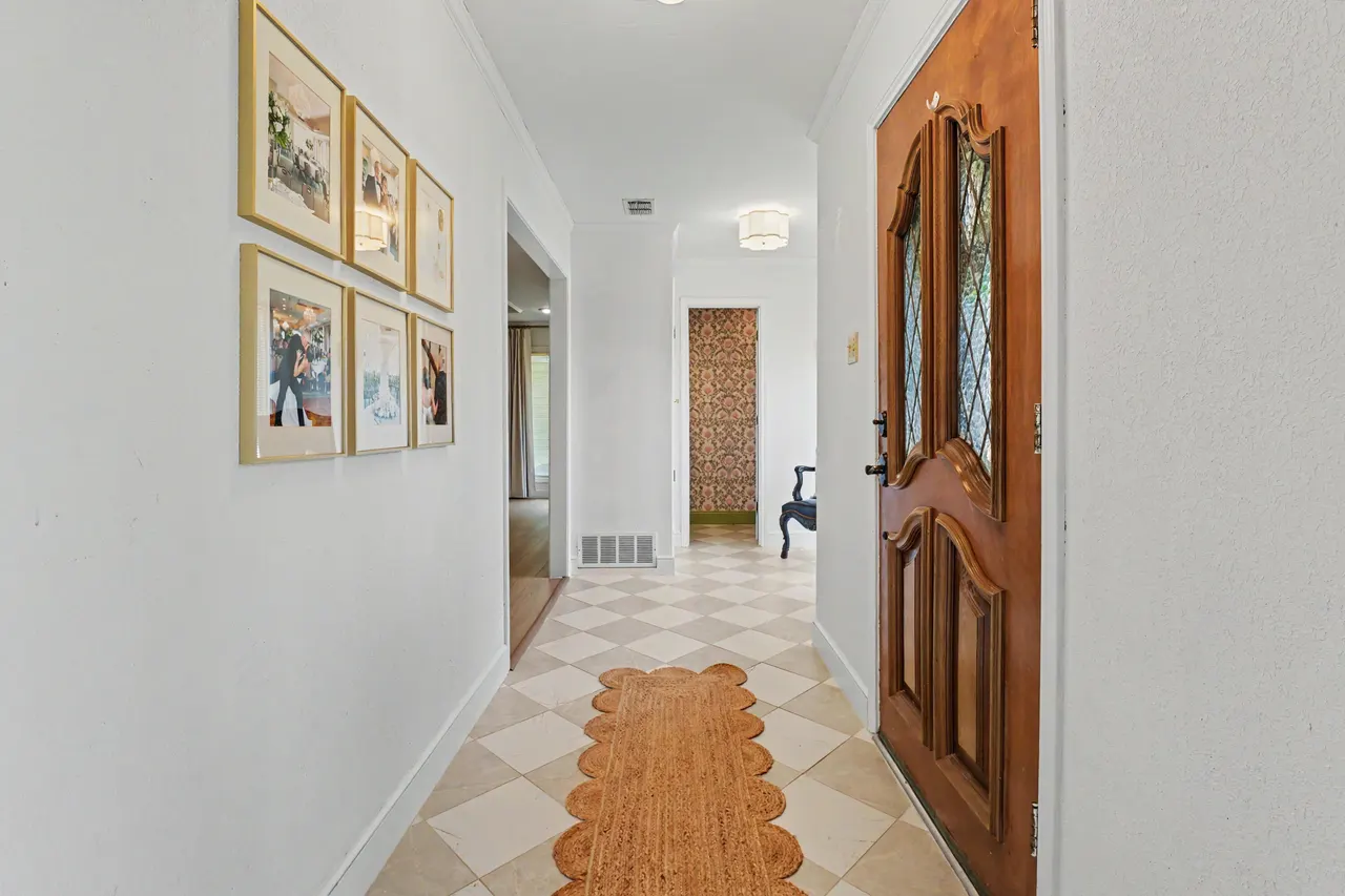 Photo 3 — 9708 Lynnhaven Avenue, Lubbock, TX 79423