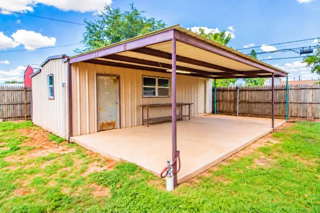 Photo 3 — 407 E Lanny Avenue, Brownfield, TX 79316
