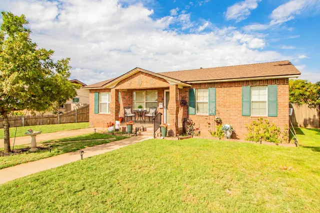 Photo 2 — 407 E Lanny Avenue, Brownfield, TX 79316