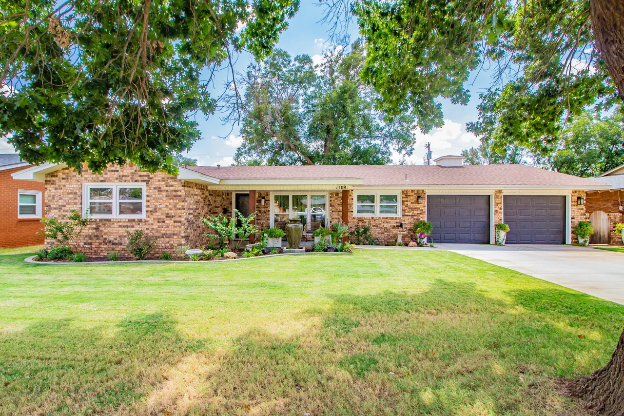 Front exterior — 1308 E Harris Street, Brownfield, TX 79316