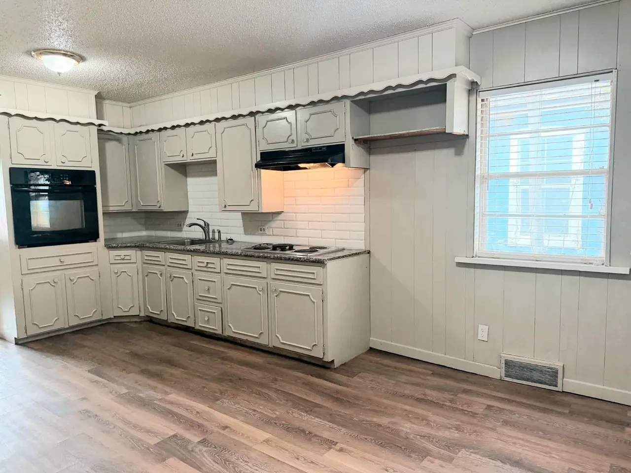 Photo 4 — 2002 31st Street, Lubbock, TX 79411