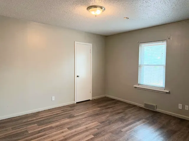 Photo 7 — 2002 31st Street, Lubbock, TX 79411