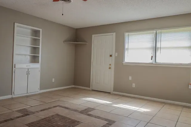 Photo 4 — 2005 43rd Street, Lubbock, TX 79412