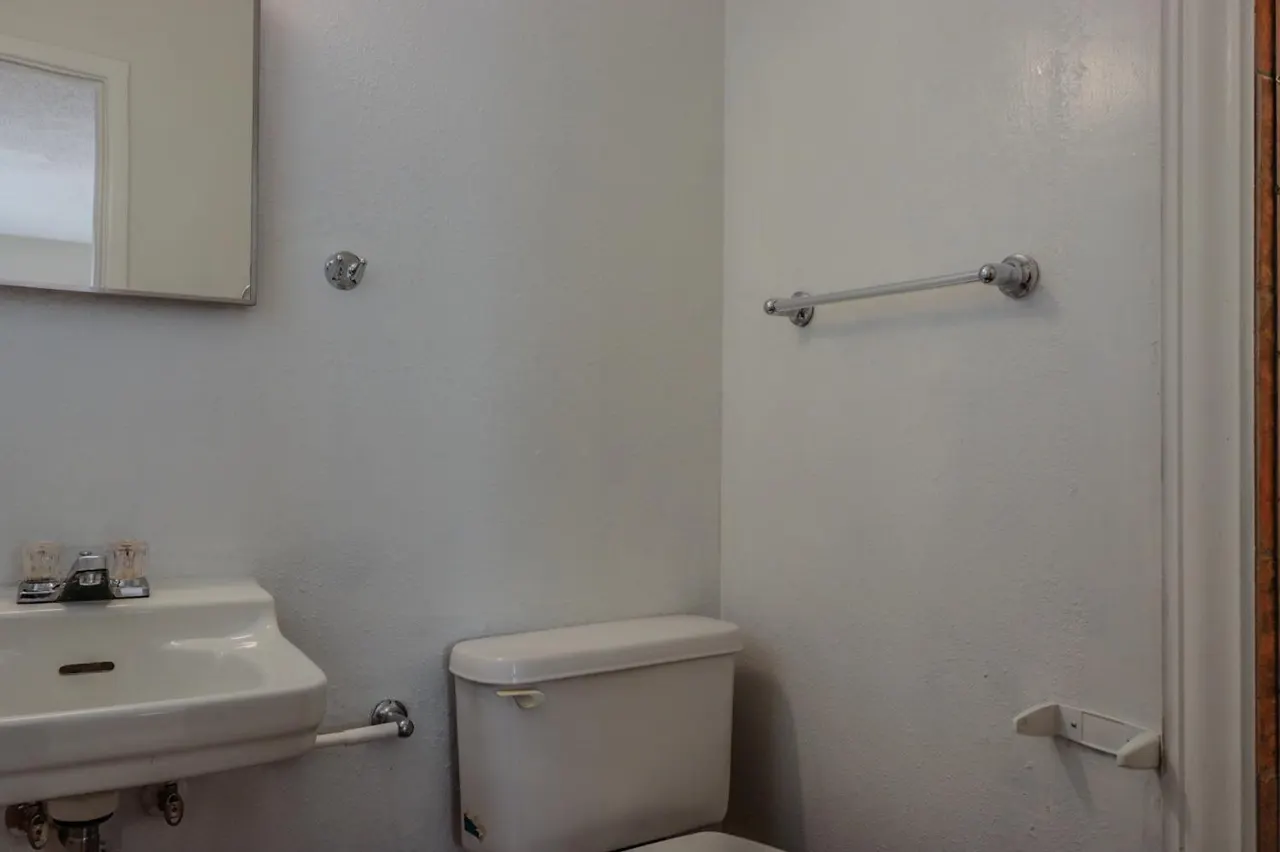 Photo 8 — 2005 43rd Street, Lubbock, TX 79412