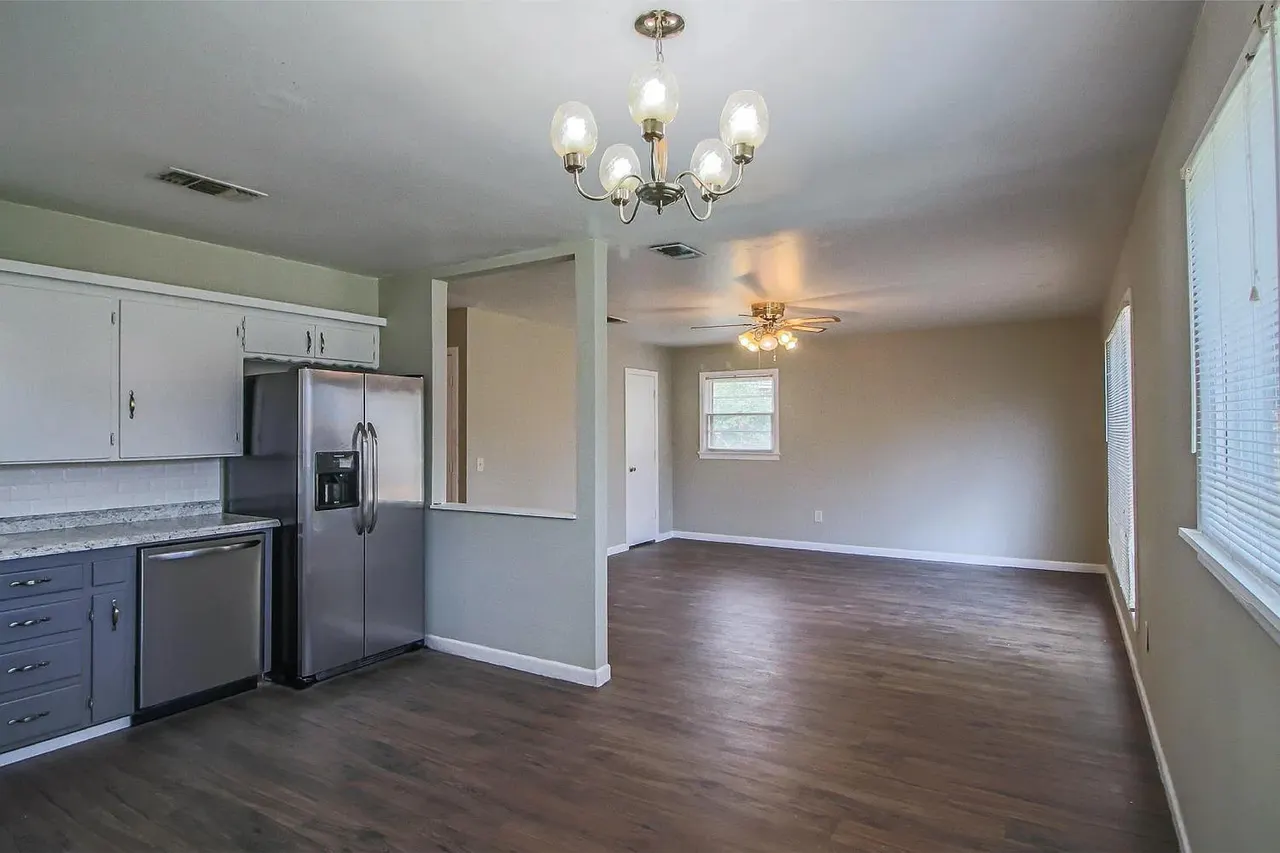 Photo 4 — 4831 52nd Street, Lubbock, TX 79414