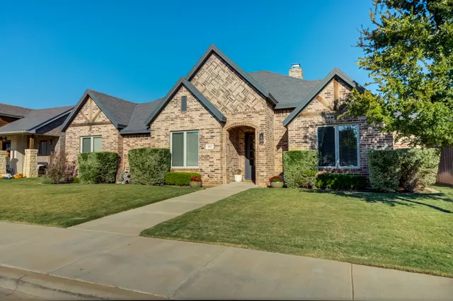 Photo 2 — 622 N 10th Street, Wolfforth, TX 79382