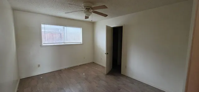 Photo 3 — 4302 16th Street #5, Lubbock, TX 79416