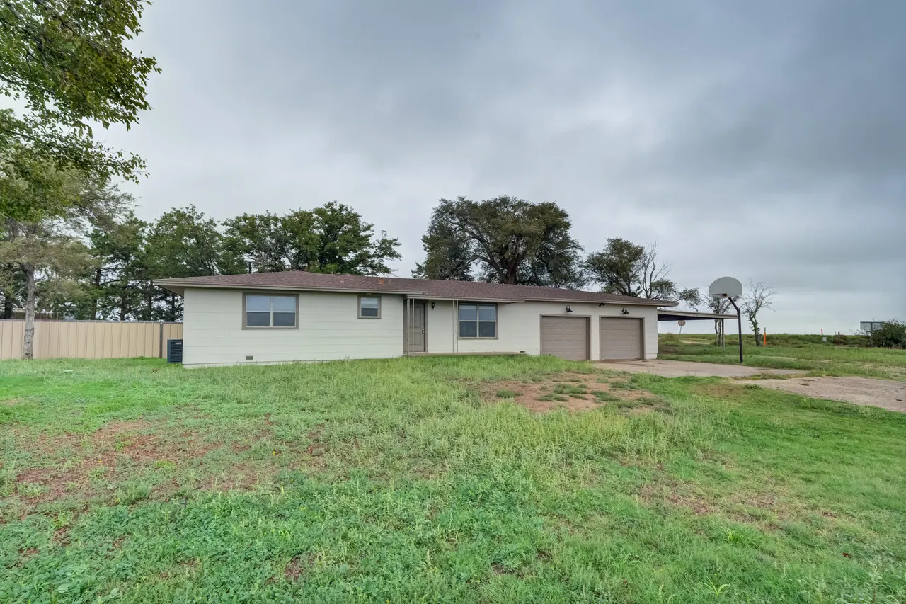 Front exterior — 6523 E FM 41, Slaton, TX 79364