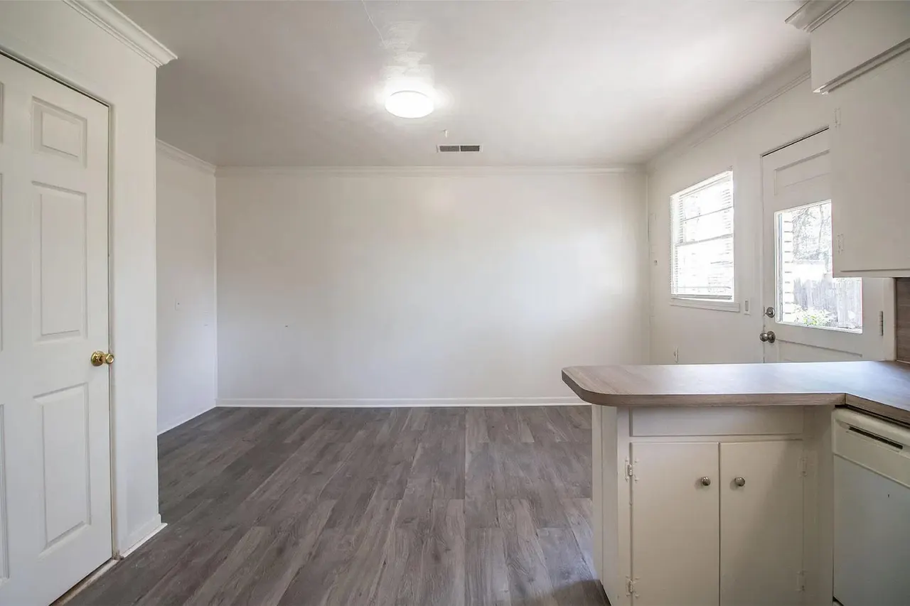 Photo 5 — 5011 42nd Street, Lubbock, TX 79414