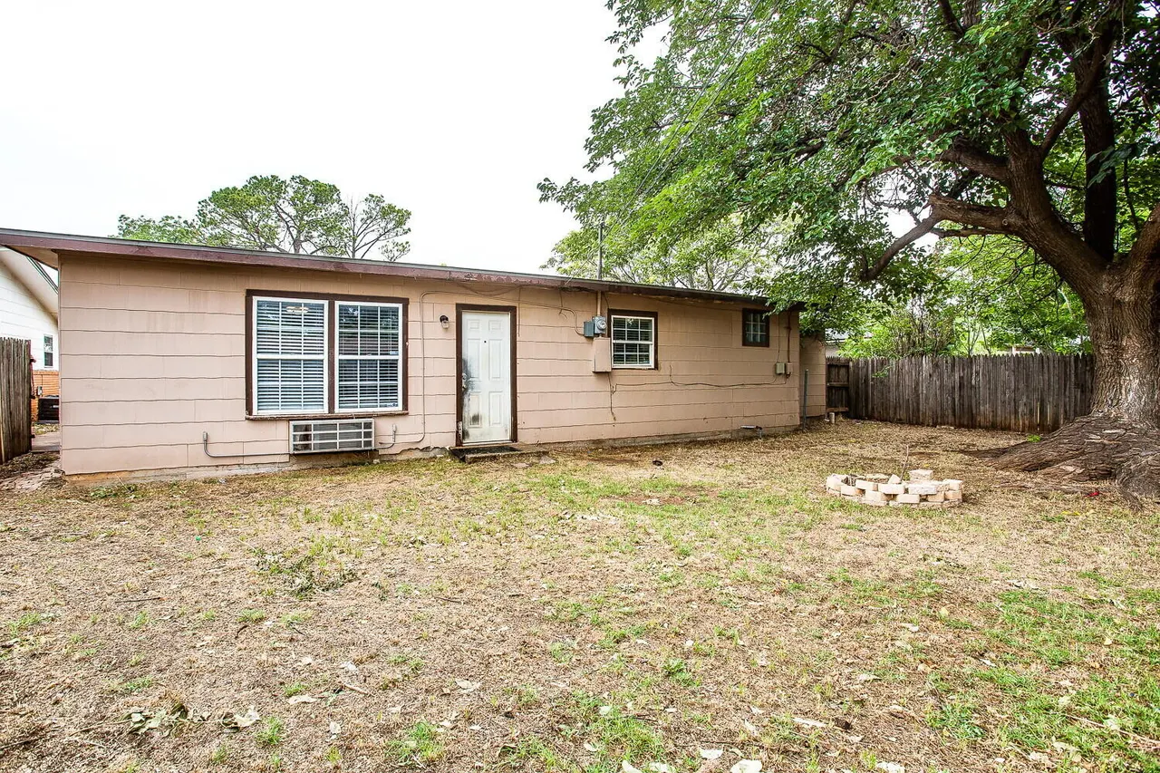 Photo 12 — 2707 39th Street, Lubbock, TX 79413