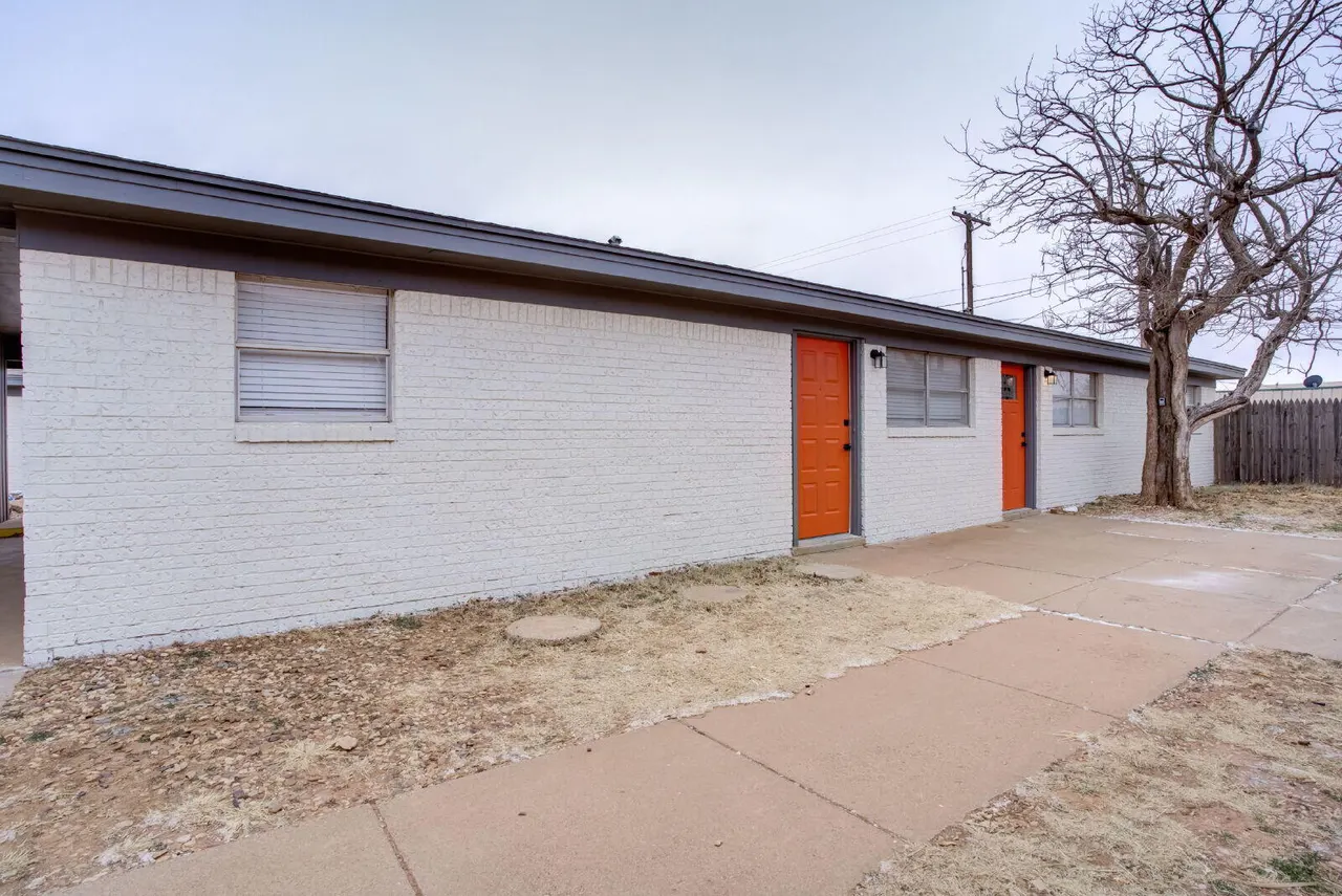Front exterior — 228 Hickory Street B, Levelland, TX 79336