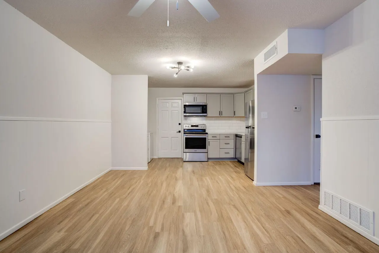 Photo 2 — 228 Hickory Street B, Levelland, TX 79336