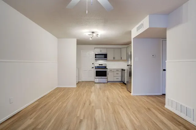 Photo 2 — 228 Hickory Street B, Levelland, TX 79336