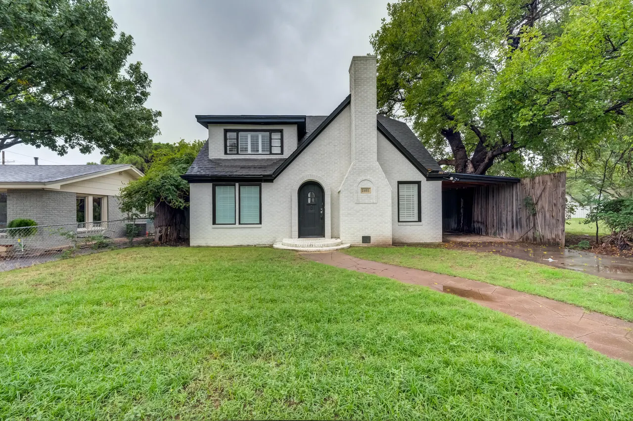Photo 7 — 2405 21st Street, Lubbock, TX 79411