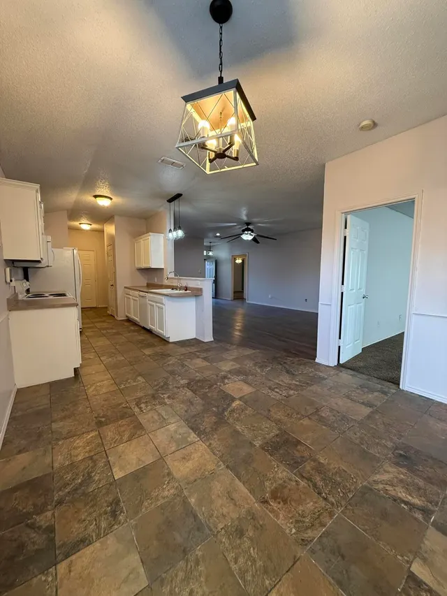 Photo 5 — 6533 86th Street, Lubbock, TX 79424