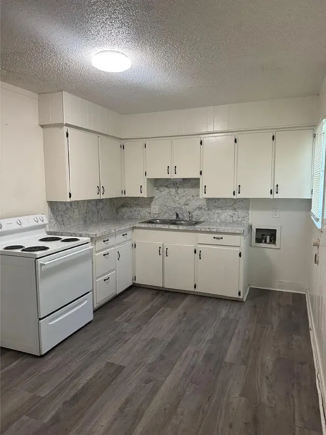 Photo 3 — 4415 42nd Street, Lubbock, TX 79414