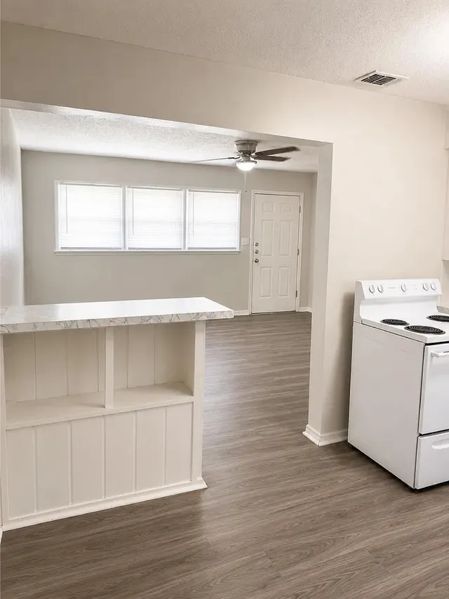 Photo 5 — 4415 42nd Street, Lubbock, TX 79414