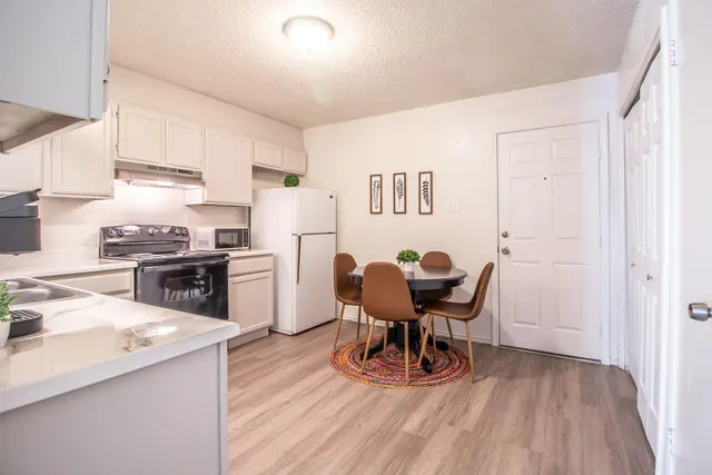 Photo 7 — 5806 6th Street, Lubbock, TX 79416