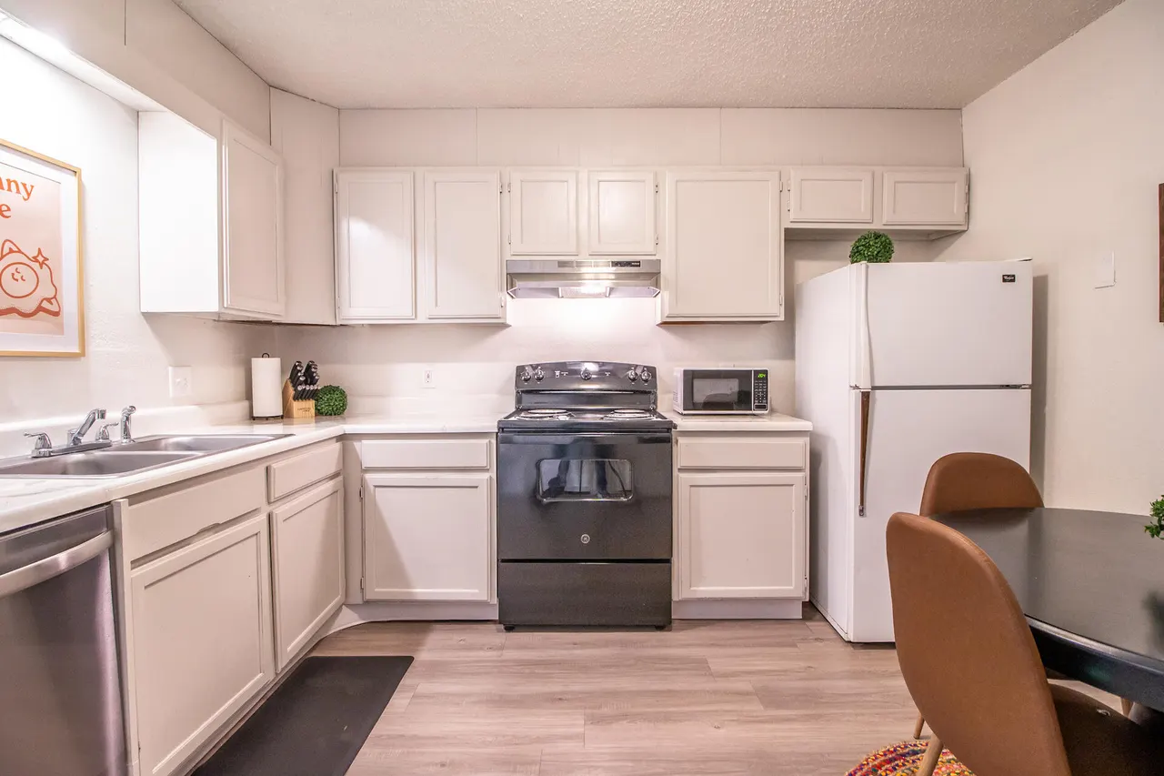 Photo 8 — 5806 6th Street, Lubbock, TX 79416