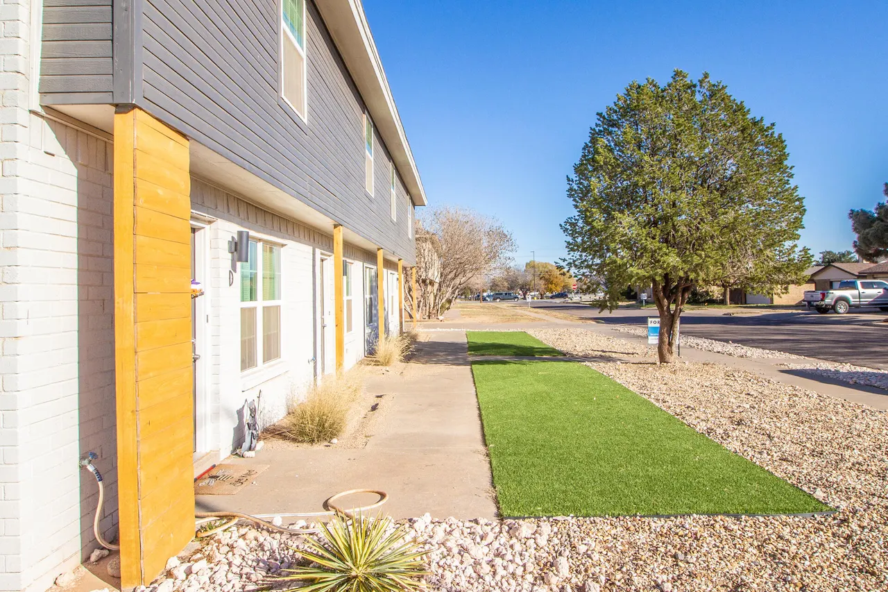 Photo 3 — 5808 6th Street, Lubbock, TX 79416