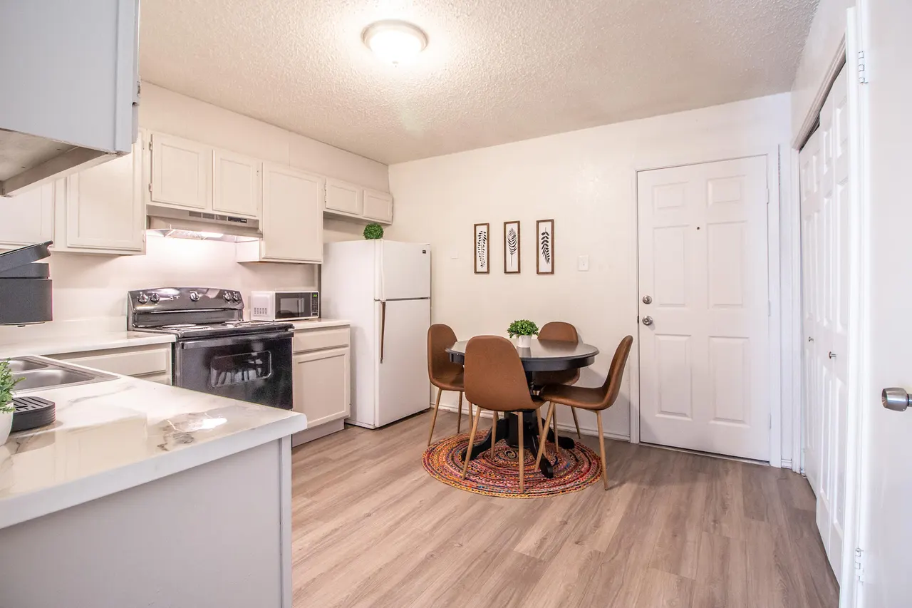 Photo 7 — 5808 6th Street, Lubbock, TX 79416